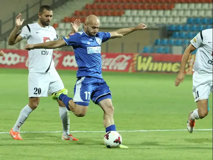 אמיר האדז'יץ' שחקן הפועל ניר רמת השרון (אדריאן הרבשטיין) אמיר האדז'יץ' שחקן הפועל ניר רמת השרון (אדריאן הרבשטיין)