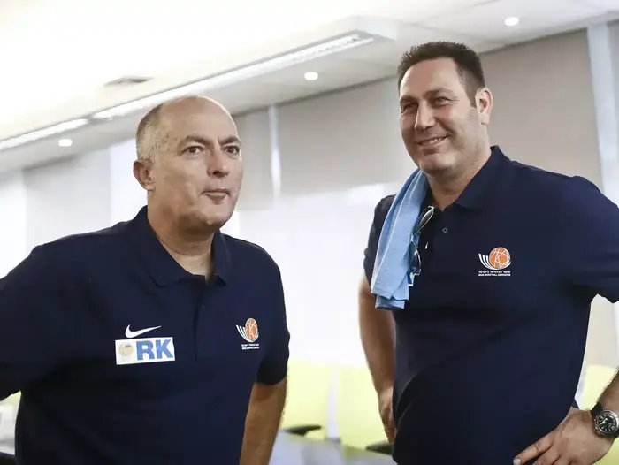 גיא גודס עוזר מאמן נבחרת ישראל, ארז אדלשטיין (מגד גוזני) גיא גודס עוזר מאמן נבחרת ישראל, ארז אדלשטיין (מגד גוזני)
