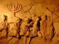 רפליקה של התבליט של שער טיטוס בבית התפוצות (מערכת וואלה! NEWS) רפליקה של התבליט של שער טיטוס בבית התפוצות (מערכת וואלה! NEWS)