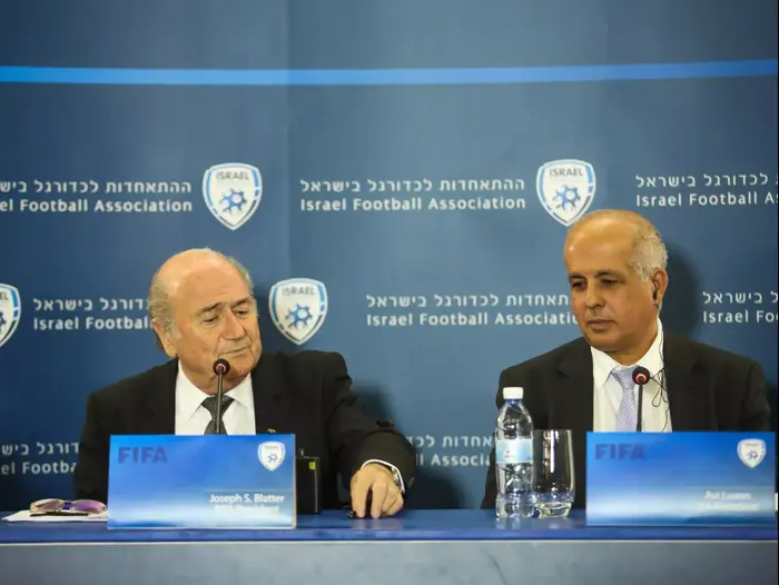 ספ בלאטר נשיא פיפ"א עם אבי לוזון יו"ר ההתאחדות (נועם מושקוביץ) ספ בלאטר נשיא פיפ"א עם אבי לוזון יו"ר ההתאחדות (נועם מושקוביץ)