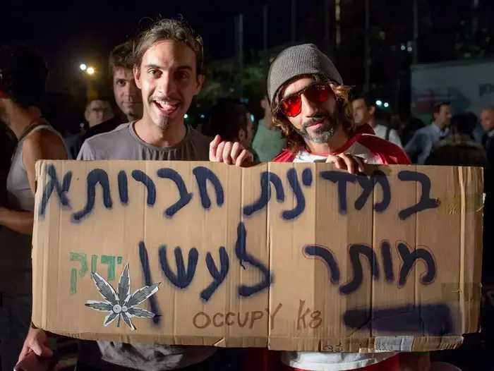 עצרת בעד שימוש בצמח הקנאביס, הבימה, תל אביב. מאי 2014 (יותם רונן) עצרת בעד שימוש בצמח הקנאביס, הבימה, תל אביב. מאי 2014 (יותם רונן)