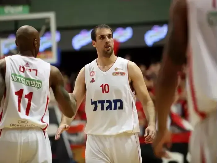 גארד הפועל ירושלים יותם הלפרין (יוסי ציפקיס) גארד הפועל ירושלים יותם הלפרין (יוסי ציפקיס)