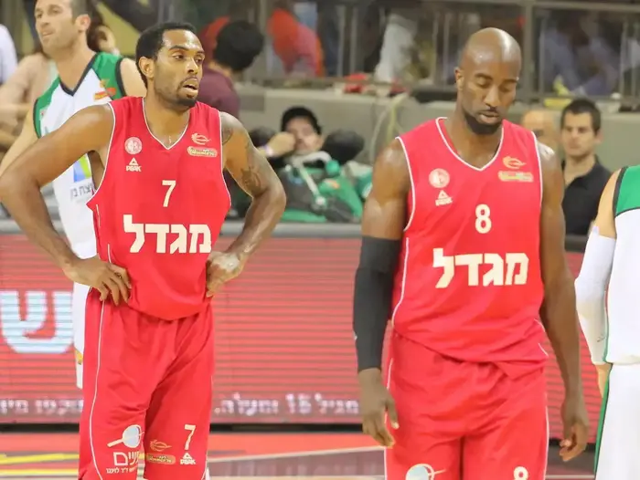 שחקני הפועל ירושלים ברייסי רייט, דרווין קיצ'ן (אדריאן הרבשטיין) שחקני הפועל ירושלים ברייסי רייט, דרווין קיצ'ן (אדריאן הרבשטיין)