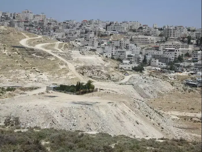בנייה לא חוקית במורדות הר הצופים. יוני 2014 (מערכת וואלה! NEWS)