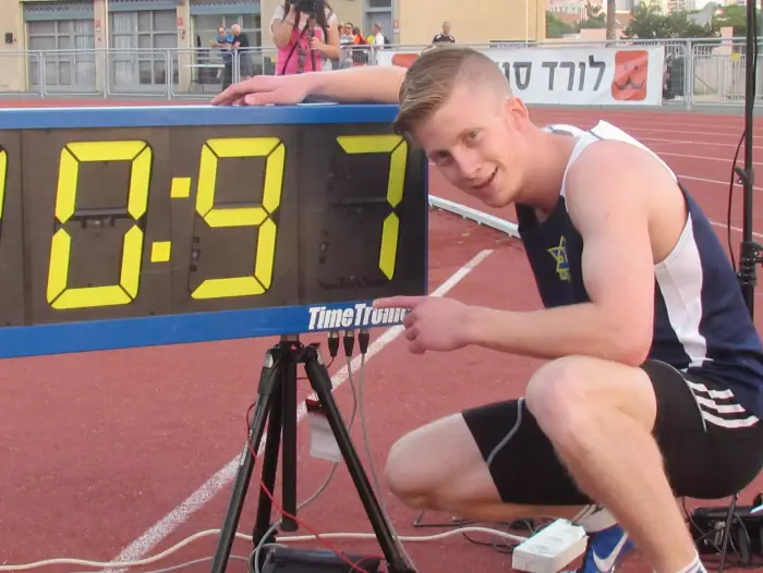 נדב הדס אתלט ישראלי (יח"צ , איגוד האתלטיקה) נדב הדס אתלט ישראלי (יח"צ , איגוד האתלטיקה)