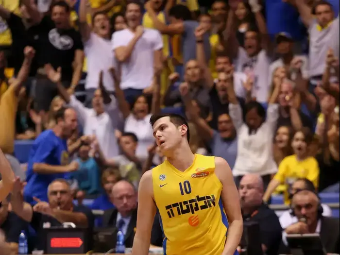 גיא פניני שחקן מכבי תל אביב (קובי אליהו) גיא פניני שחקן מכבי תל אביב (קובי אליהו)