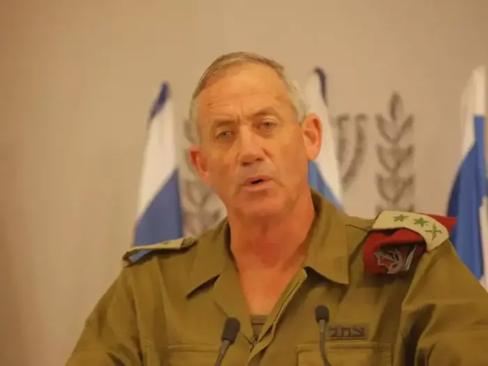 ראש הממשלה בנימין נתניהו, שר הביטחון משה (בוגי) יעלון והרמטכ"ל בני גנץ, במסיבת עיתונאים על הנערים החטופים, 14 ביוני 2014 (דרור עינב) ראש הממשלה בנימין נתניהו, שר הביטחון משה (בוגי) יעלון והרמטכ"ל בני גנץ, במסיבת עיתונאים על הנערים החטופים, 14 ביוני 2014 (דרור עינב)