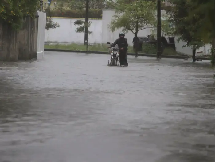 שטפונות ברחובות רסיפה, ברזיל (רויטרס) שטפונות ברחובות רסיפה, ברזיל (רויטרס)