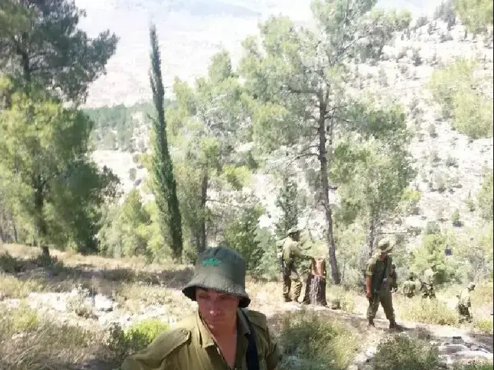 גדוד 202 של צנחנים בחיפושים אחר החוטפים והחטופים 27.6.2014 (מערכת וואלה! NEWS , אמיר בוחבוט) גדוד 202 של צנחנים בחיפושים אחר החוטפים והחטופים 27.6.2014 (מערכת וואלה! NEWS , אמיר בוחבוט)