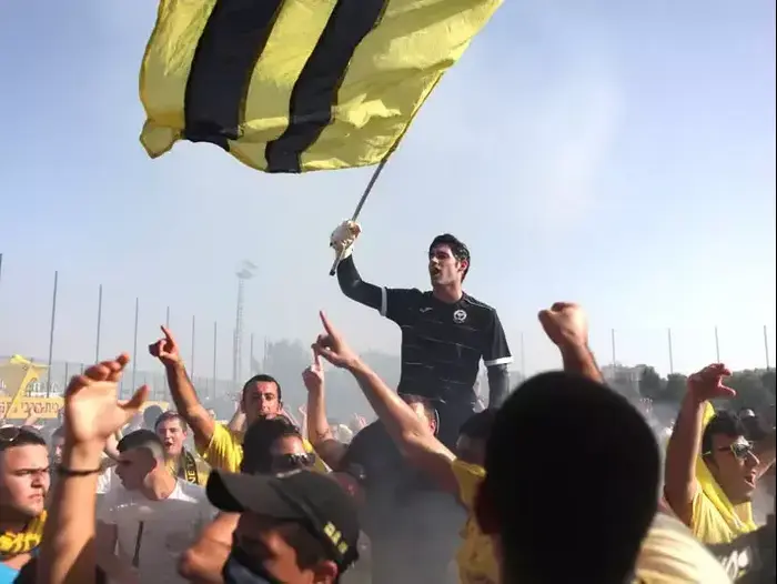אוהד לויטה שוער מכבי נתניה (יוסי ציפקיס) אוהד לויטה שוער מכבי נתניה (יוסי ציפקיס)