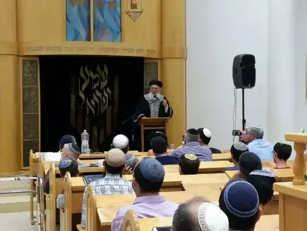 הרב שלמה עמאר בבית הכנסת בנוף איילון בתפילה לזכר נפתלי פרנקל. יוני 2014 (מערכת וואלה! NEWS , משה כהן) הרב שלמה עמאר בבית הכנסת בנוף איילון בתפילה לזכר נפתלי פרנקל. יוני 2014 (מערכת וואלה! NEWS , משה כהן)