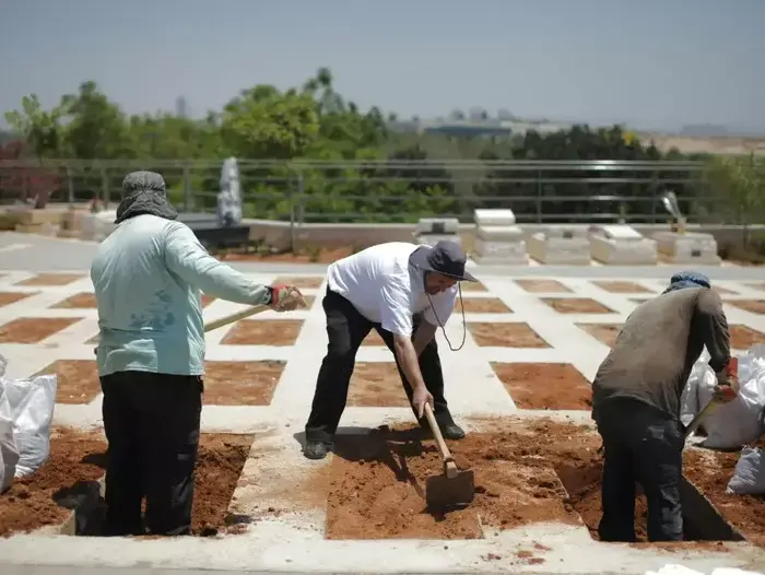 החלקה בה יקברו הנערים בבית העלמין במודיעין. יוני 2014 (דרור עינב) החלקה בה יקברו הנערים בבית העלמין במודיעין. יוני 2014 (דרור עינב)
