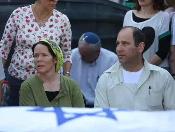 טקס האשכבה בנוף איילון לקראת מסע הלוויה של שלושת הנערים, יוני 2014 (נועם מושקוביץ) טקס האשכבה בנוף איילון לקראת מסע הלוויה של שלושת הנערים, יוני 2014 (נועם מושקוביץ)