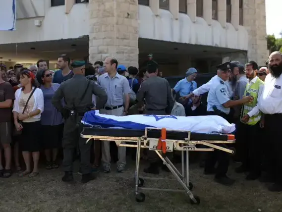 טקס האשכבה בנוף איילון לקראת מסע הלוויה של שלושת הנערים, יוני 2014 (נועם מושקוביץ) טקס האשכבה בנוף איילון לקראת מסע הלוויה של שלושת הנערים, יוני 2014 (נועם מושקוביץ)
