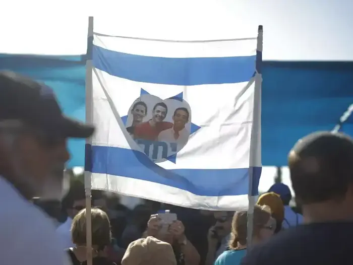 הלוויית שלושת הנערים בבית העלמין במודיעין, יוני 2014 (דרור עינב) הלוויית שלושת הנערים בבית העלמין במודיעין, יוני 2014 (דרור עינב)