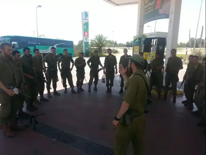 כוחות צה"ל נשלחו לתגבר את אזור רצועת עזה. יולי 2014 (ספק 500 , צלמים זמניים מורשים
אמיר בוחבוט) כוחות צה"ל נשלחו לתגבר את אזור רצועת עזה. יולי 2014 (ספק 500 , צלמים זמניים מורשים
אמיר בוחבוט)