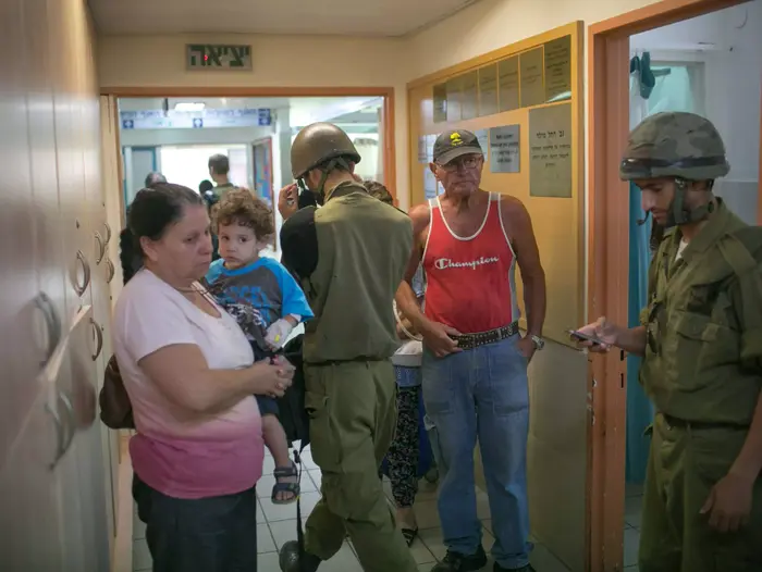 אזעקת צבע אדום בבית חולים ברזילי באשקלון, יולי 2014 (נועם מושקוביץ) אזעקת צבע אדום בבית חולים ברזילי באשקלון, יולי 2014 (נועם מושקוביץ)