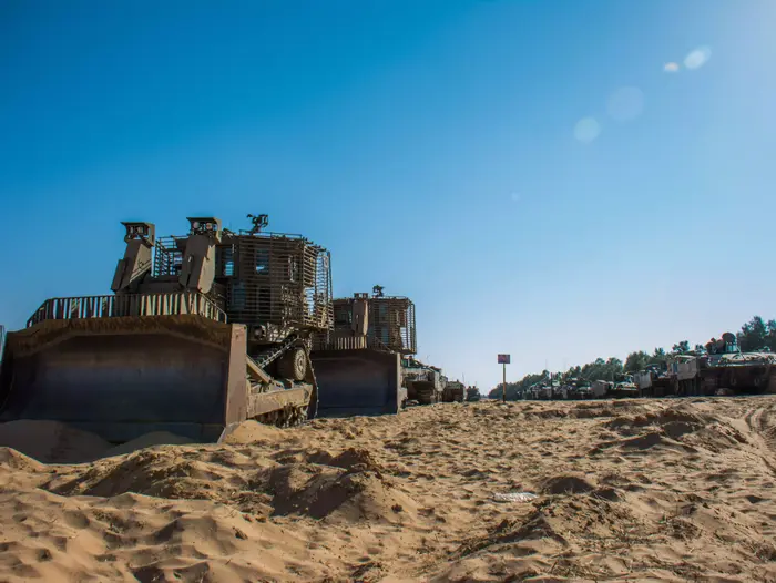 כוחות צה"ל בגבול הדרום במסגרת מבצע "צוק איתן" (דובר צה"ל) כוחות צה"ל בגבול הדרום במסגרת מבצע "צוק איתן" (דובר צה"ל)