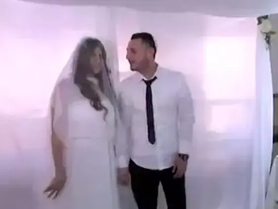 במקום לבטל: החתונה התקיימה בישיבה המוגנת (צילום מסך) במקום לבטל: החתונה התקיימה בישיבה המוגנת (צילום מסך)
