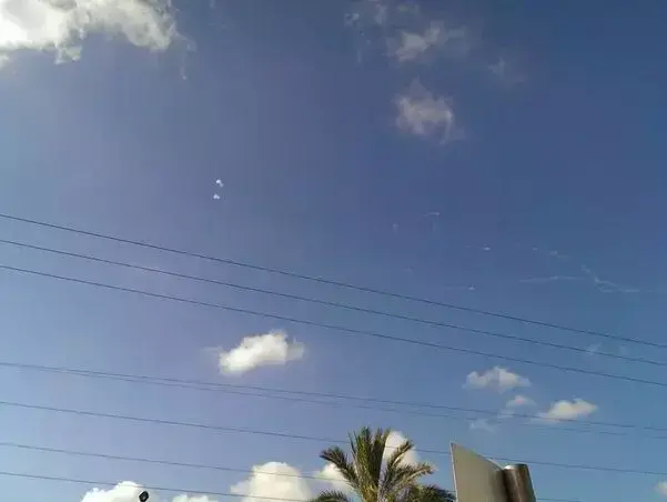 שלוש רקטות יורטו בשמי גוש דן (מערכת וואלה! NEWS , יוסי אליאס) שלוש רקטות יורטו בשמי גוש דן (מערכת וואלה! NEWS , יוסי אליאס)