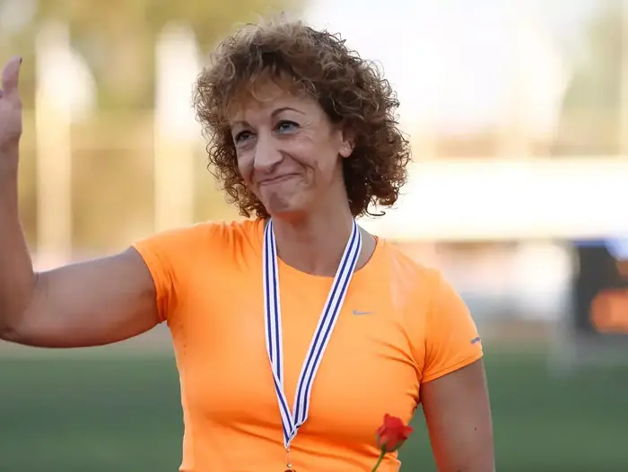דורית נאור מטילת הכידון שפרשה (מגד גוזני) דורית נאור מטילת הכידון שפרשה (מגד גוזני)