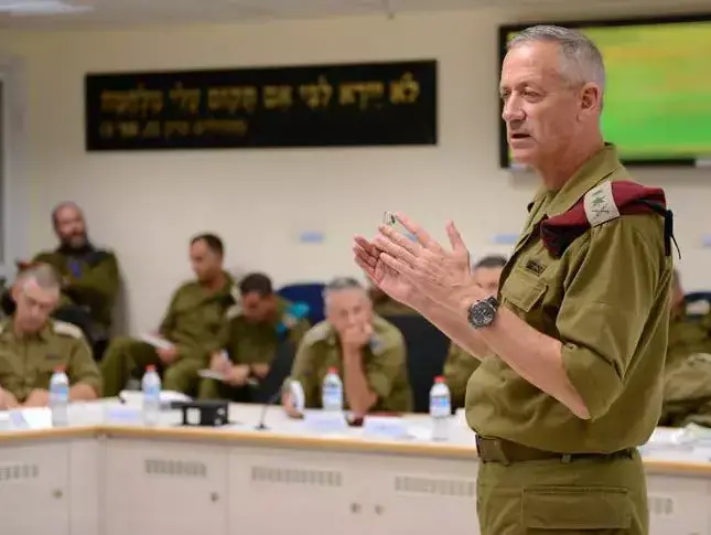 תמונות- הרמטכ"ל בהערכת מצב בבור הקריה, 17.7.1 (דובר צה"ל)
