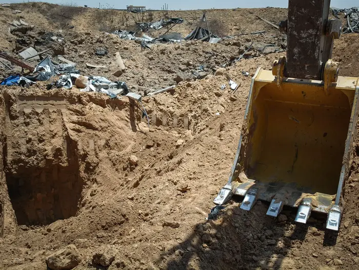 פירי מנהרות האמל"ח שנחשפו על ידי לוחמי גבעתי (דובר צה"ל) פירי מנהרות האמל"ח שנחשפו על ידי לוחמי גבעתי (דובר צה"ל)