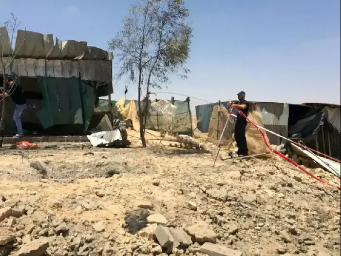 זירת הנפילה בפזורה הבדואית סמוך לדימונה, יולי 2014 (צילום מסך) זירת הנפילה בפזורה הבדואית סמוך לדימונה, יולי 2014 (צילום מסך)