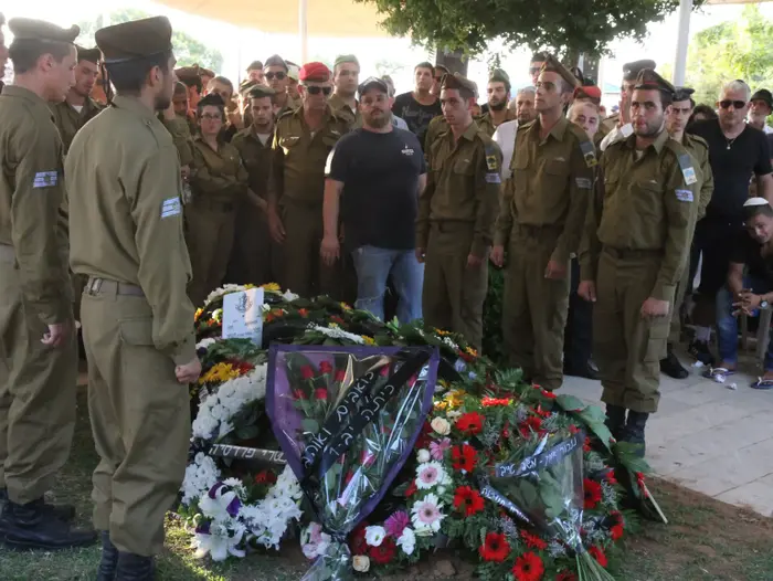 הלווייתו של שחר תעשה בפרדסיה (שלומי גבאי) הלווייתו של שחר תעשה בפרדסיה (שלומי גבאי)