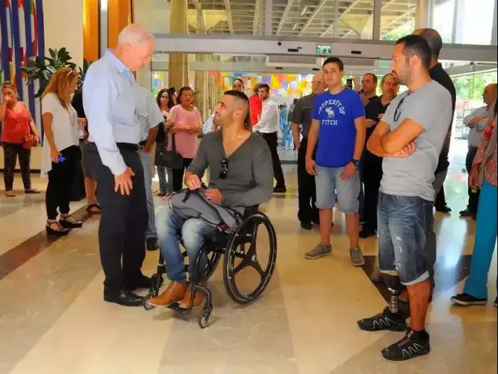 נכי צהל מבקרים בבית החולים תל השומר (ספק 500 , דרור זיסמן) נכי צהל מבקרים בבית החולים תל השומר (ספק 500 , דרור זיסמן)