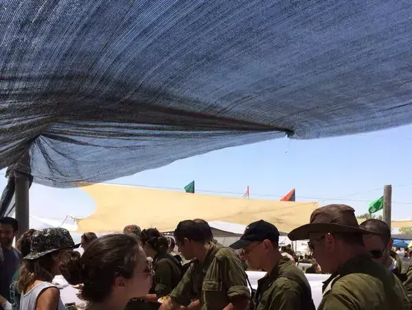 שפים מבשלים לחיילים (מערכת וואלה! NEWS , באדיבות דיויד פרנקל) שפים מבשלים לחיילים (מערכת וואלה! NEWS , באדיבות דיויד פרנקל)