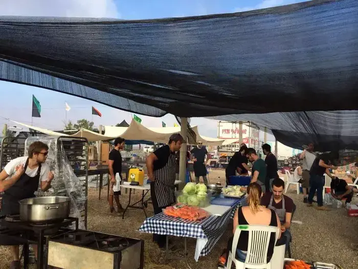 שפים מבשלים לחיילים (מערכת וואלה! NEWS , באדיבות דיויד פרנקל) שפים מבשלים לחיילים (מערכת וואלה! NEWS , באדיבות דיויד פרנקל)