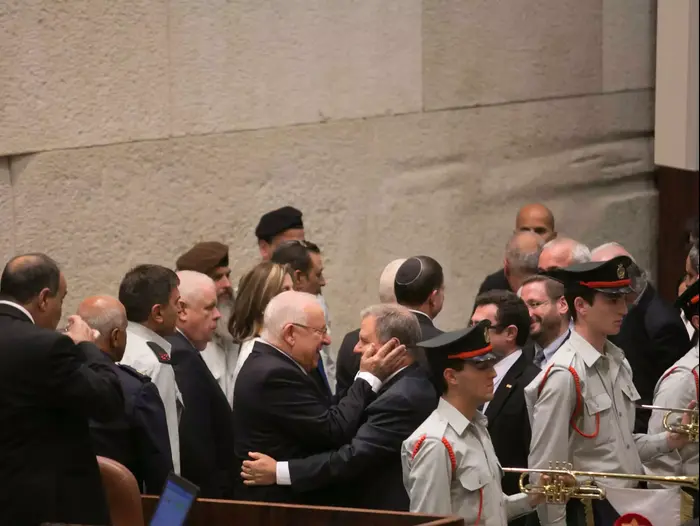 טקס הצהרת האמונים של נשיא המדינה העשירי של מדינת ישראל ראובן (רובי) ריבלין, מליאת הכנסת. יולי 2014 (נועם מושקוביץ) טקס הצהרת האמונים של נשיא המדינה העשירי של מדינת ישראל ראובן (רובי) ריבלין, מליאת הכנסת. יולי 2014 (נועם מושקוביץ)