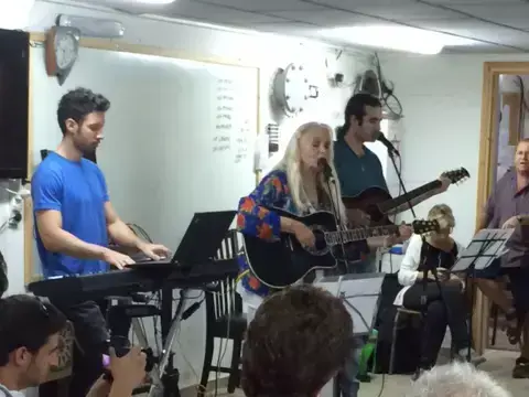 מירי אלוני (מערכת וואלה! NEWS , מאיה מנור) מירי אלוני (מערכת וואלה! NEWS , מאיה מנור)