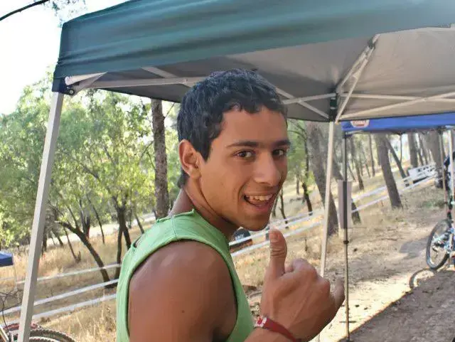 סמל נדב ריימונד, בן 19 משדמות דבורה, שנפל במהלך מבצע צוק איתן, יולי 2014 (צילום מסך , מתוך הפייסבוק) סמל נדב ריימונד, בן 19 משדמות דבורה, שנפל במהלך מבצע צוק איתן, יולי 2014 (צילום מסך , מתוך הפייסבוק)
