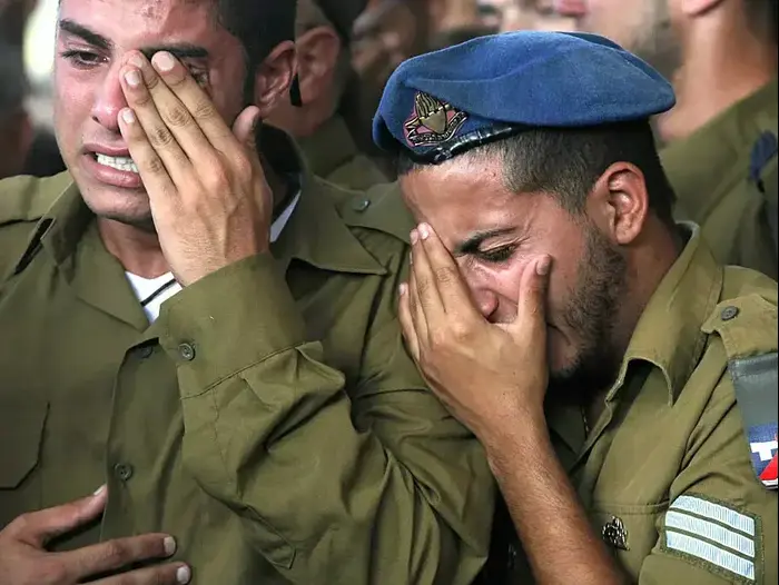 הלווייתו של סמל דניאל קדמי, בן 18 מצופים שנפל במבצע צוק איתן בעזה, בבית העלמין הצבאי בקרית שאול. יולי 2014 (דרור עינב) הלווייתו של סמל דניאל קדמי, בן 18 מצופים שנפל במבצע צוק איתן בעזה, בבית העלמין הצבאי בקרית שאול. יולי 2014 (דרור עינב)