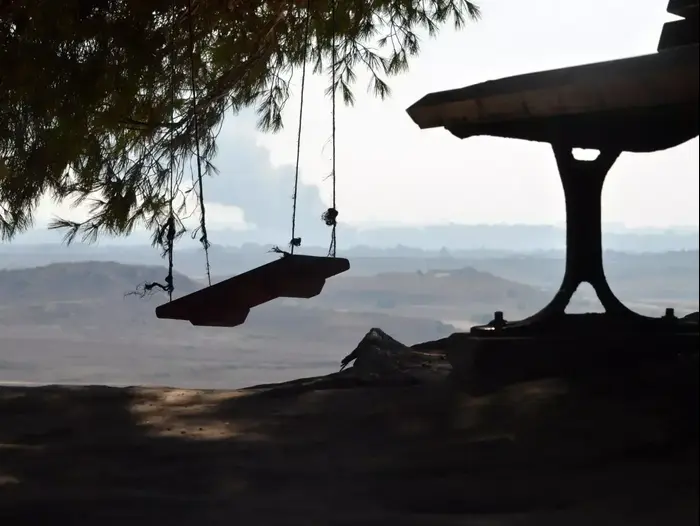 עשן מיתמר אחרי הפצצה ברצועה כפי שנראה מישראל (ניב אהרונסון)