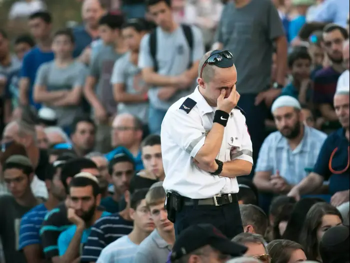 הלווייתו של ברקאי שור שנפל במבצע צוק איתן בעזה, בחלקה הצבאית הר הרצל. יולי 2014 (נועם מושקוביץ) הלווייתו של ברקאי שור שנפל במבצע צוק איתן בעזה, בחלקה הצבאית הר הרצל. יולי 2014 (נועם מושקוביץ)
