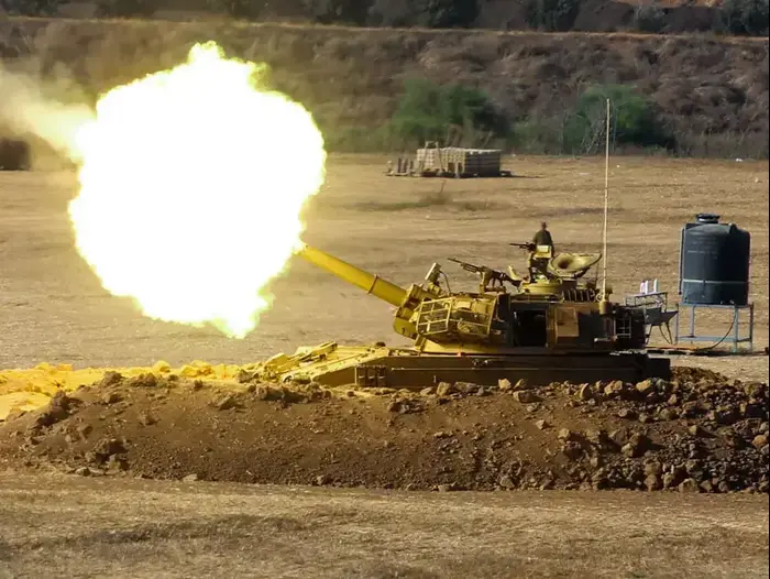 תותח של כוחות צה"ל באזור הגבול עם עזה, יולי 2014 (יותם רונן) תותח של כוחות צה"ל באזור הגבול עם עזה, יולי 2014 (יותם רונן)