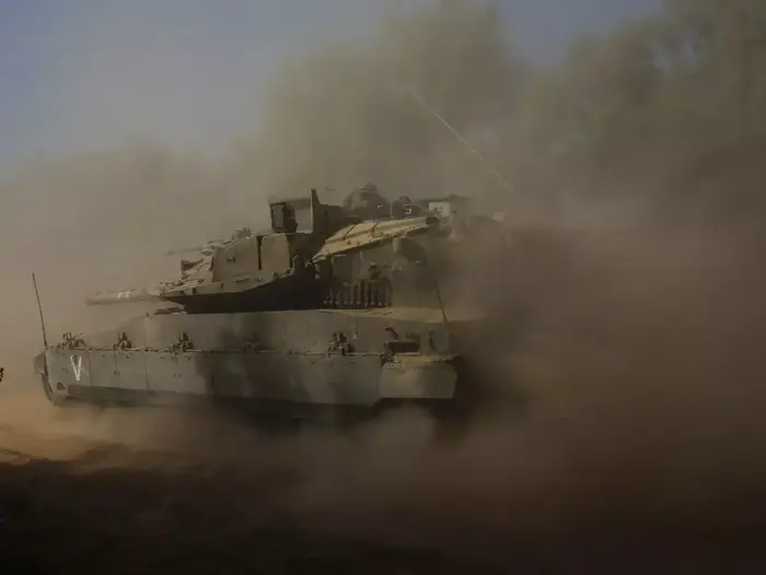 טנקים של צה"ל בגבול רצועת עזה. 2 באוגוסט 2014 (יותם רונן) טנקים של צה"ל בגבול רצועת עזה. 2 באוגוסט 2014 (יותם רונן)