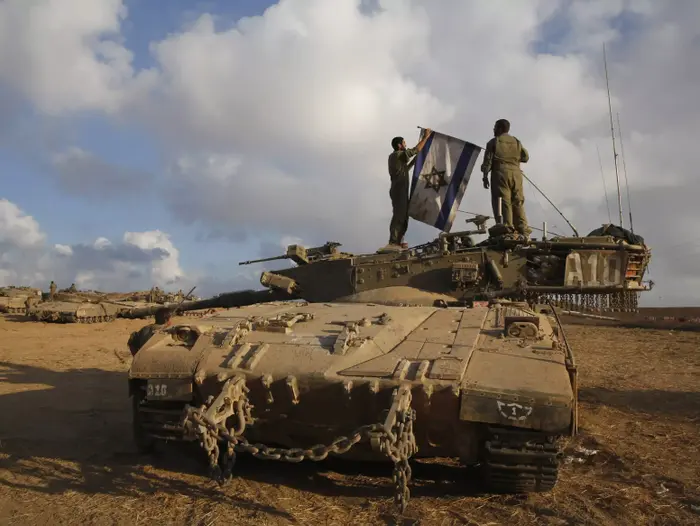 כוחות צה"ל בשטח כינוס ליד גבול רצועת עזה. 4 באוגוסט 2014 (רויטרס) כוחות צה"ל בשטח כינוס ליד גבול רצועת עזה. 4 באוגוסט 2014 (רויטרס)