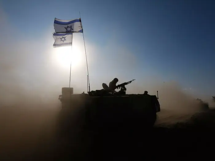 חיילי צה"ל בשטחי הכינוס שבגבול רצועת עזה, 4 באוגוסט 2014 (רויטרס)