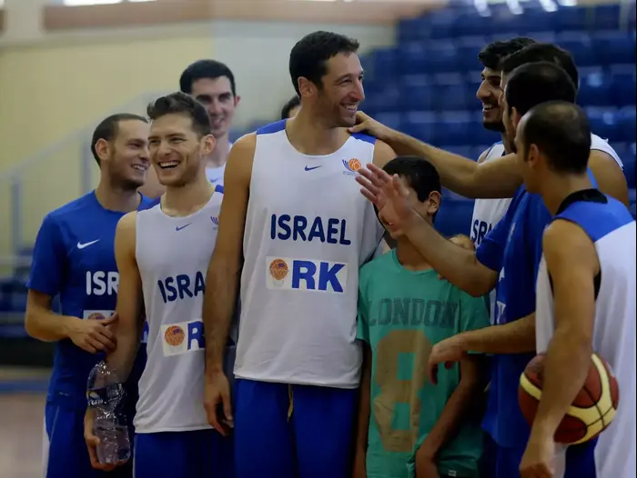 שחקני נבחרת ישראל יניב גרין, גל מקל (קובי אליהו) שחקני נבחרת ישראל יניב גרין, גל מקל (קובי אליהו)