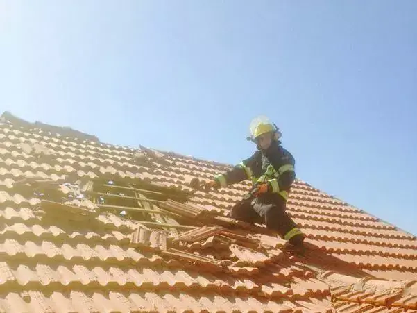 פגיעה ישירה של רקטה בבית בשדרות (מערכת וואלה! NEWS , יניר יגנה) פגיעה ישירה של רקטה בבית בשדרות (מערכת וואלה! NEWS , יניר יגנה)