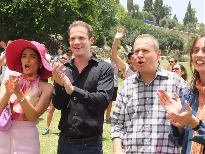 זינוק בעלייה (יח"צ) זינוק בעלייה (יח"צ)