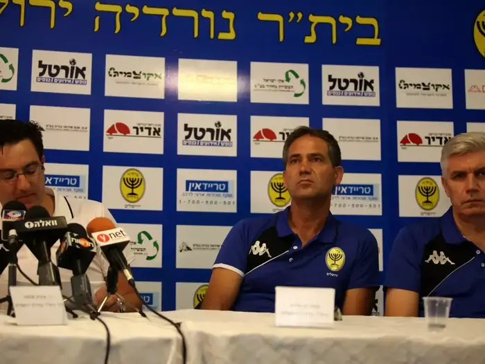 סרגיי טרטיאק, משה בן ארוש, ד"ר איציק אלפסי במסיבת העיתונאים של בית"ר נורדיה (מערכת וואלה! NEWS , אורן בן חקון) סרגיי טרטיאק, משה בן ארוש, ד"ר איציק אלפסי במסיבת העיתונאים של בית"ר נורדיה (מערכת וואלה! NEWS , אורן בן חקון)