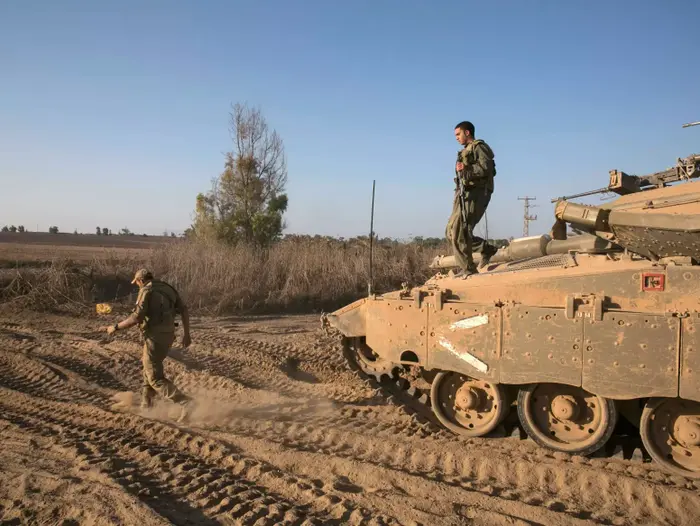 צה"ל מתגבר כוחות מגבול רצועת עזה. 20 באוגוסט 2014 (רויטרס) צה"ל מתגבר כוחות מגבול רצועת עזה. 20 באוגוסט 2014 (רויטרס)