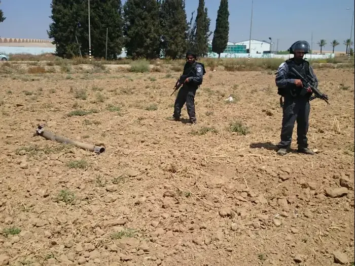 שרידי רקטה שהתפוצצה בשטח פתוח במועצה האזורית אשכול (חטיבת דובר המשטרה) שרידי רקטה שהתפוצצה בשטח פתוח במועצה האזורית אשכול (חטיבת דובר המשטרה)