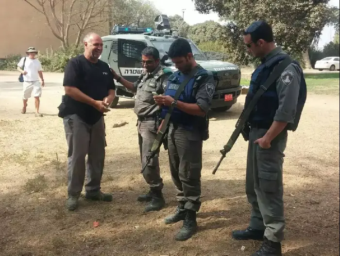 זאב הר ציון, ההרוג מקיבוץ נירים ליד מקום נפילת פצצת מרגמה בקיבוץ (מערכת וואלה! NEWS) זאב הר ציון, ההרוג מקיבוץ נירים ליד מקום נפילת פצצת מרגמה בקיבוץ (מערכת וואלה! NEWS)
