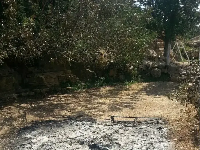 ארבעה נערים נאשמים בהצתה ובהשחתה בדורא אל קרע. אוגוסט 2014 (חטיבת דובר המשטרה) ארבעה נערים נאשמים בהצתה ובהשחתה בדורא אל קרע. אוגוסט 2014 (חטיבת דובר המשטרה)
